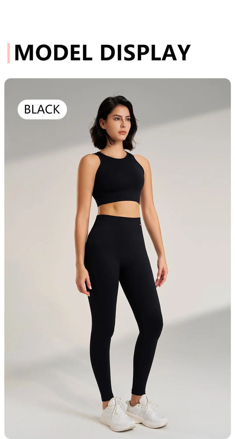 Conjunto esportivo feminino com leggings de cintura alta e top. Duas peças,sem costura