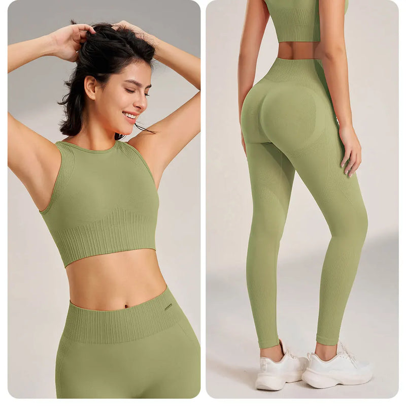 Conjunto esportivo feminino com leggings de cintura alta e top. Duas peças,sem costura