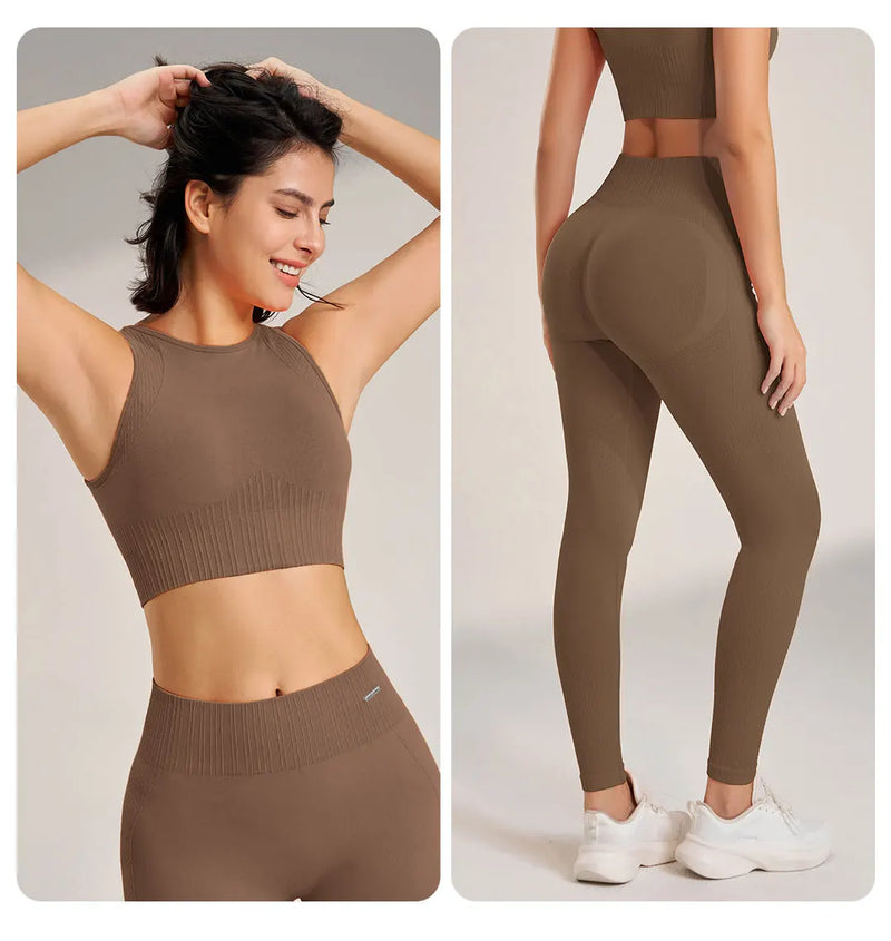 Conjunto esportivo feminino com leggings de cintura alta e top. Duas peças,sem costura