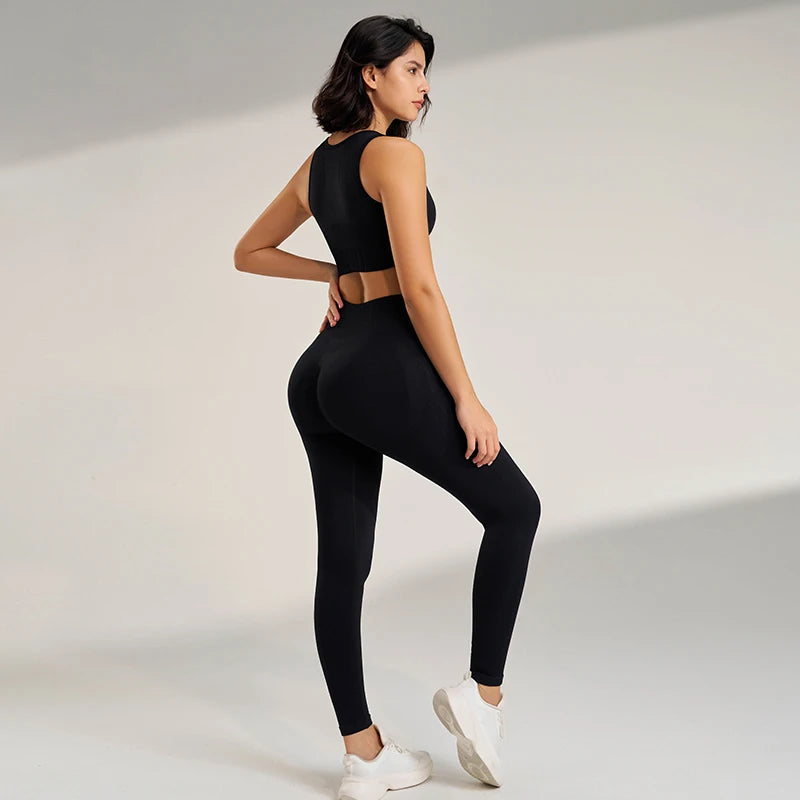 Conjunto esportivo feminino com leggings de cintura alta e top. Duas peças,sem costura